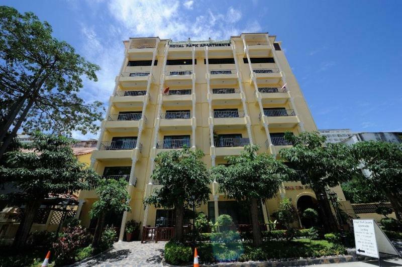 Royal Park Apartments Jomtien Beach Exterior foto